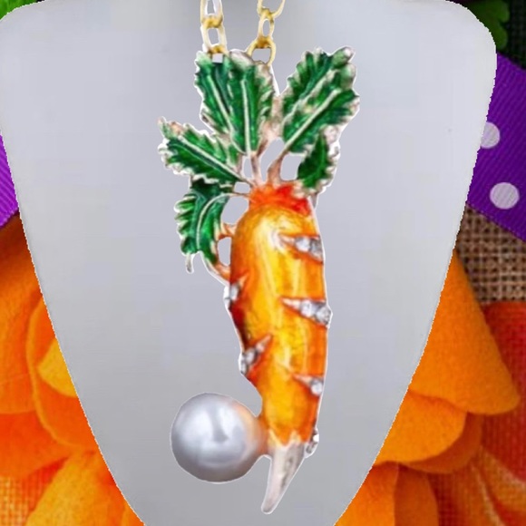 SPARKLING ORANGE CARROT PENDANT BROOCH - Picture 3 of 4